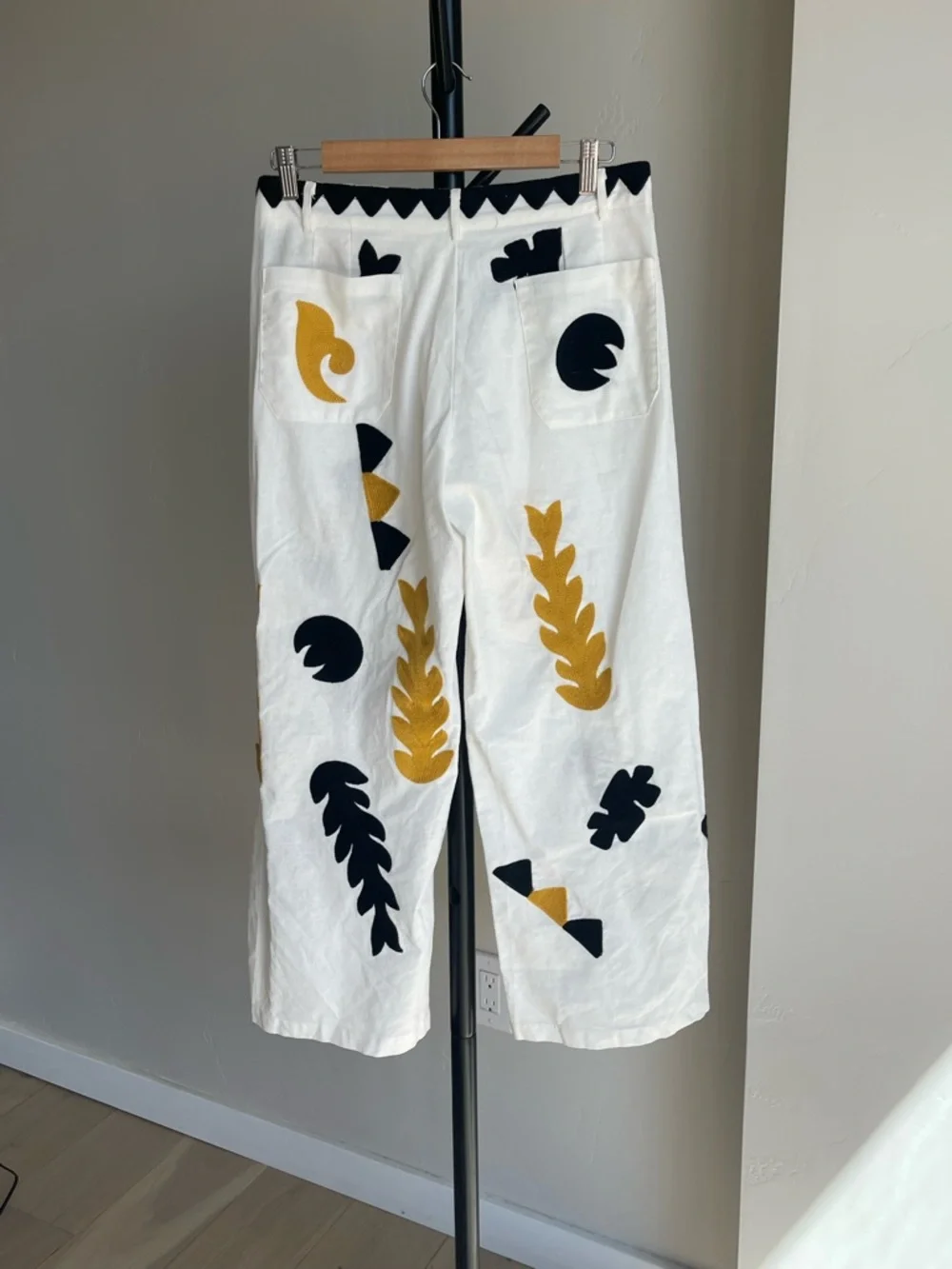 Zara White Wide-Leg Linen Pants with Embroidered Print - Picture 3 of 3